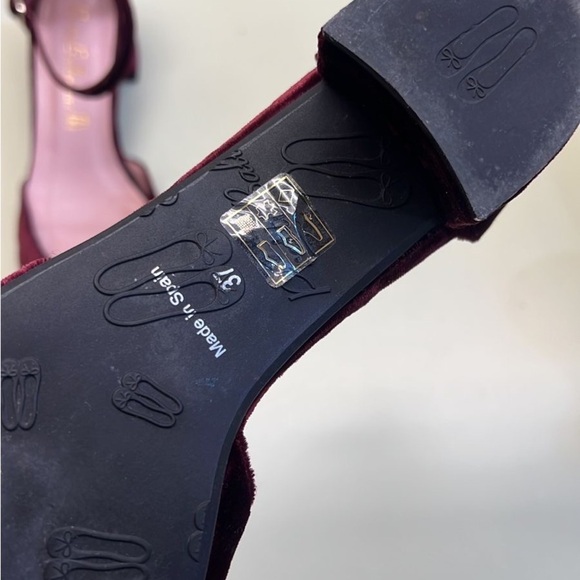 PRETTY BALLERINAS MADE IN SPAIN Elegant Velvet Ankle Strap Heels - Burgundy - Picture 5 of 6